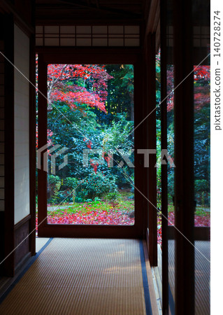 Enri-an Temple, surrounded by autumn leaves Enri-an Temple, surrounded by autumn leaves 140728274