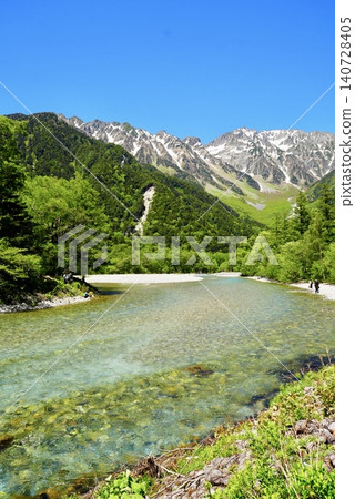 上高地山景優美，溪流清澈。 140728405