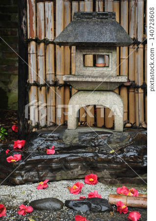 Sugawarain Temmangu寺廟在京都雨中 Sugawarain Temmangu寺廟在京都雨中 140728608
