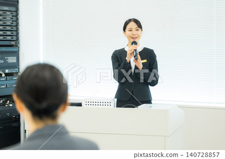 婦女參加研討會 婦女參加研討會 140728857