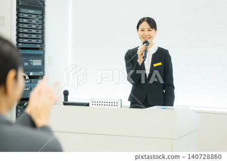 婦女參加研討會 140728860