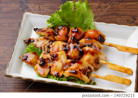美味的烤魷魚串 美味的烤魷魚串 140729215