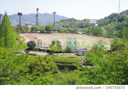 廣島市廣闊公園田徑跑道的景色 廣島市廣闊公園田徑跑道的景色 140730875