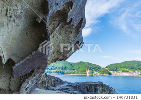 The breathtaking scenery of the giant, uplifted rock formations of Onigajo, a World Heritage Site, and the vast blue sky over Kumano-nada. The breathtaking scenery of the giant, uplifted rock formations of Onigajo, a World Heritage Site, and the vast blue sky over Kumano-nada. 140731831