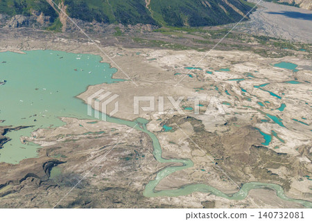 加拿大育空地區克盧恩國家公園:壯麗的冰川地形與冰川湖泊空拍景觀。 (旅遊景點) 加拿大育空地區克盧恩國家公園:壯麗的冰川地形與冰川湖泊空拍景觀。 (旅遊景點) 140732081