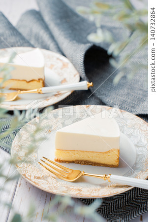 A two-layered cheesecake, one rare and one baked, with a stylish cafe-style presentation. 140732864