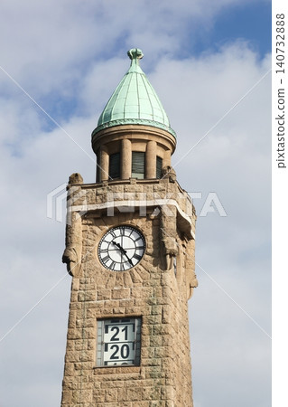 Clock tower of the St. Pauli piers in Hamburg, Germany Clock tower of the St. Pauli piers in Hamburg, Germany 140732888