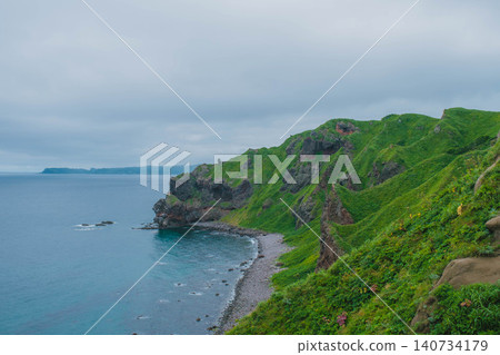 【積丹半島】神威岬的景色,讓您享受北海道壯麗的自然風光。 【積丹半島】神威岬的景色,讓您享受北海道壯麗的自然風光。 140734179