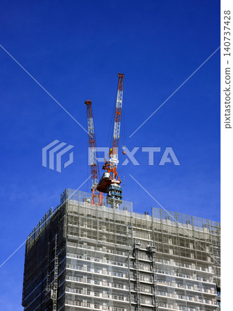 construction tower crane work with construction worker on top of building, used in construction site with blue sky. construction tower crane work with construction worker on top of building, used in construction site with blue sky. 140737428