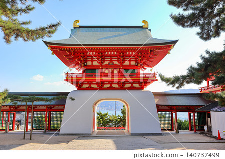 Suiten-mon, main gate of the Akama Shinto shrine in Shimonoseki. Suiten-mon, main gate of the Akama Shinto shrine in Shimonoseki. 140737499