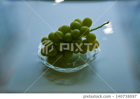 Shine Muscat grapes served on a glass plate Shine Muscat grapes served on a glass plate 140738097
