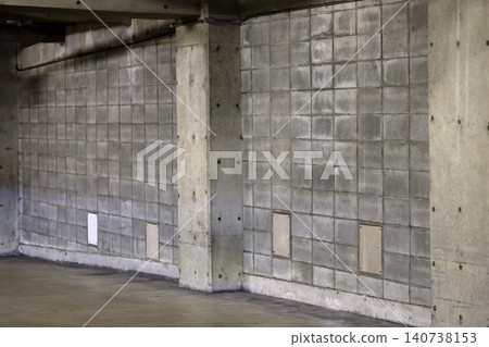 Double walls (concrete block construction) for underground parking lots. Double walls (concrete block construction) for underground parking lots. 140738153