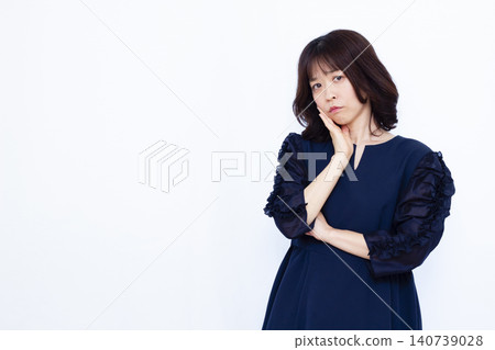 一個非常擔心的女人 140739028