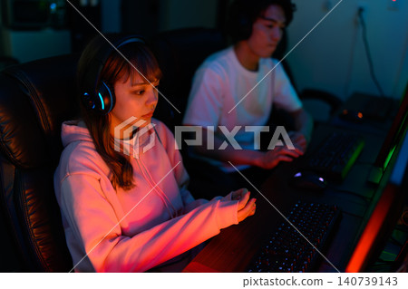 Gamer's nighttime concentration Gamer's nighttime concentration 140739143