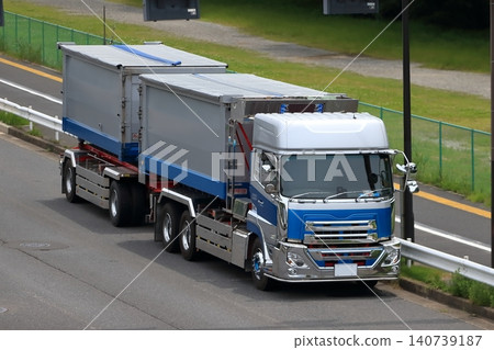 Double-trailer truck Double-trailer truck 140739187