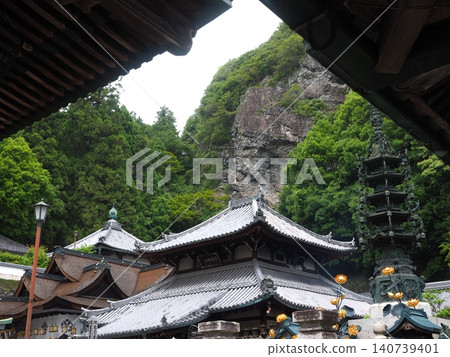 Details where architectural beauty and the great outdoors merge. The solemn grounds of Hozanji Temple on Mount Ikoma. Details where architectural beauty and the great outdoors merge. The solemn grounds of Hozanji Temple on Mount Ikoma. 140739401