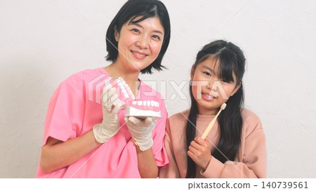 Dentist Elementary school student Teeth study image Dentist Elementary school student Teeth study image 140739561
