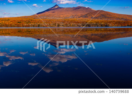 Mount Komagatake, ablaze with autumn colors. Mount Komagatake, ablaze with autumn colors. 140739688