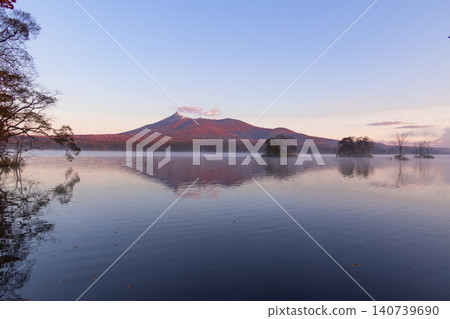 Mount Komagatake bathed in the morning light, its autumn leaves in a dazzling display. Mount Komagatake bathed in the morning light, its autumn leaves in a dazzling display. 140739690