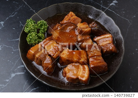 嫩滑的紅燒五花肉 嫩滑的紅燒五花肉 140739827