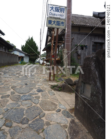 A beautiful ancient road that defies the concept of a national highway. A country sign and stone marker stand in the heart of the Kuragoe Nara Road. A beautiful ancient road that defies the concept of a national highway. A country sign and stone marker stand in the heart of the Kuragoe Nara Road. 140740121