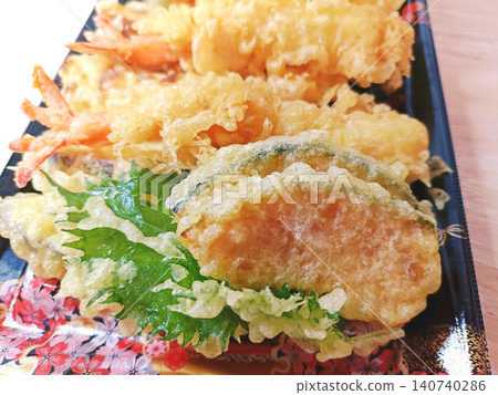 Crispy tempura set 140740286
