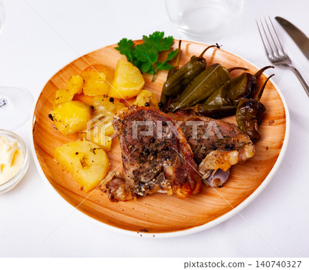 Lamb leg served with potatoes and pepper Lamb leg served with potatoes and pepper 140740327