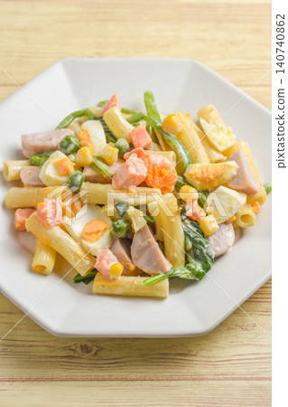 Colorful macaroni salad 140740862