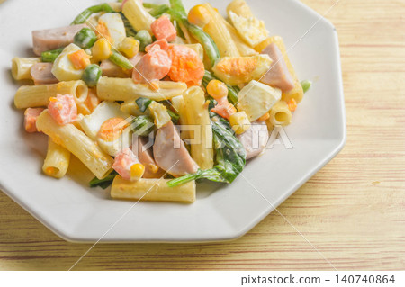 Colorful macaroni salad 140740864