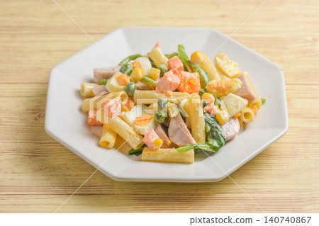 Colorful macaroni salad 140740867