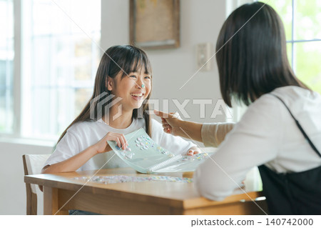 父母和孩子一起玩貼紙 父母和孩子一起玩貼紙 140742000
