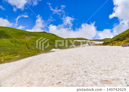 A clear summer day: A vast expanse of snow-covered plains stretching out near Mount Chokai and Sai-no-Kawara. A clear summer day: A vast expanse of snow-covered plains stretching out near Mount Chokai and Sai-no-Kawara. 140742029