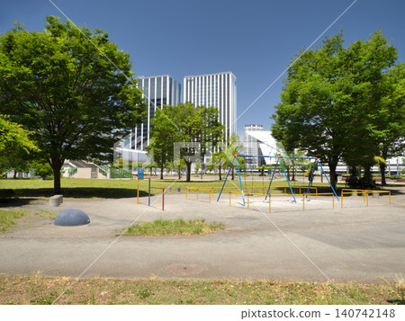 Takashima Central Park and the Minato Mirai skyline, Kanagawa Prefecture Takashima Central Park and the Minato Mirai skyline, Kanagawa Prefecture 140742148