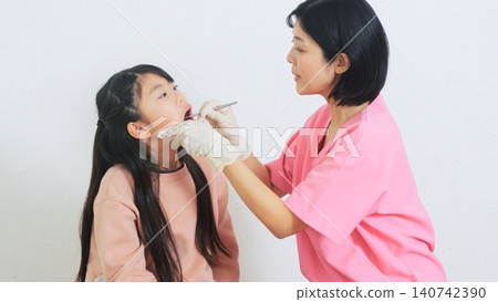 Dentist Elementary school student Teeth study image Dentist Elementary school student Teeth study image 140742390
