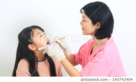 Dentist Elementary school student Teeth study image Dentist Elementary school student Teeth study image 140742404