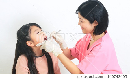 Dentist Elementary school student Teeth study image Dentist Elementary school student Teeth study image 140742405