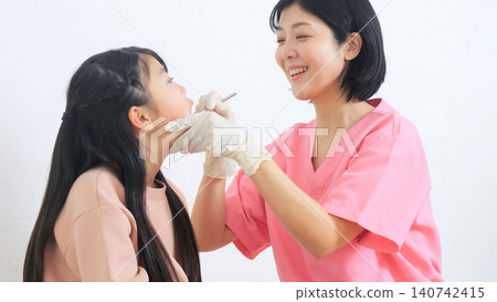 Dentist Elementary school student Teeth study image Dentist Elementary school student Teeth study image 140742415