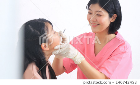 Dentist Elementary school student Teeth study image Dentist Elementary school student Teeth study image 140742458