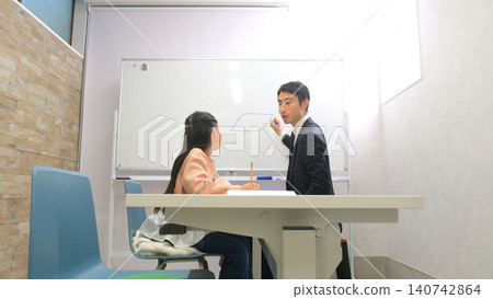 補習班平板電腦教師圖片 140742864