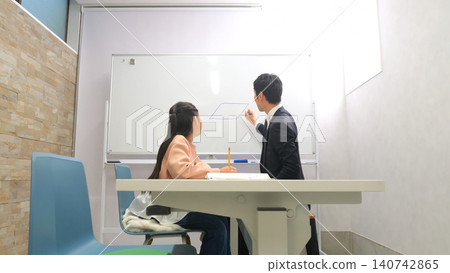 補習班平板電腦教師圖片 140742865