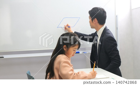 補習班平板電腦教師圖片 140742868