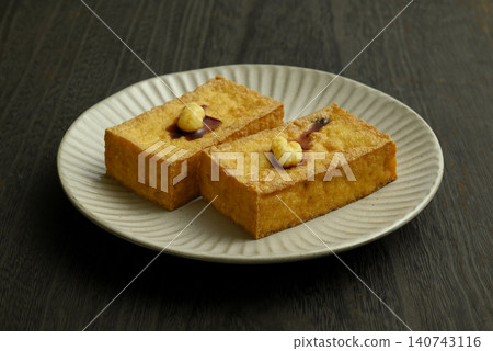 Deep-fried tofu Deep-fried tofu 140743116