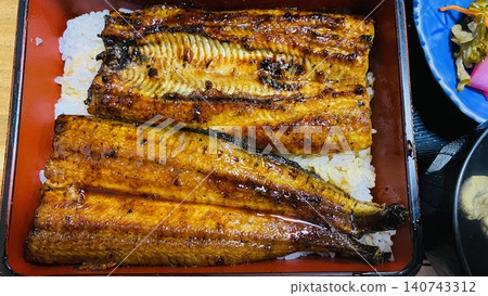 Unaju (eel rice bowl): Grilled eel served over rice. Unaju (eel rice bowl): Grilled eel served over rice. 140743312