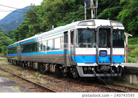 [JR四國] KiHa 185系列3100系列（愛流伊與田線：伊予上灘站） 140743595