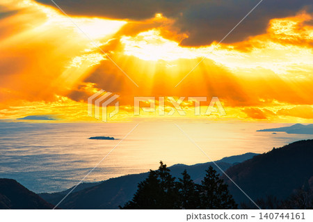 A beautiful sunset view of Suruga Bay against the light. 140744161