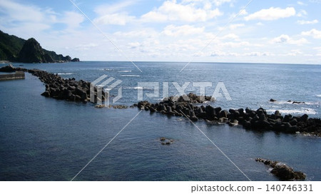 The seascape of Sasagawa Nagare, a scenic spot featuring Mt. Horai jutting out into the sea, strangely shaped rocks, and other beautiful features. The seascape of Sasagawa Nagare, a scenic spot featuring Mt. Horai jutting out into the sea, strangely shaped rocks, and other beautiful features. 140746331