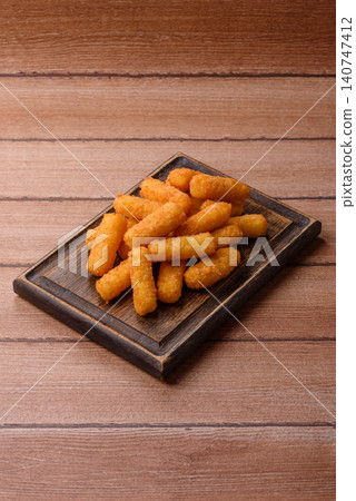 Mozzarella cheese sticks, breaded and fried with salt and tomato sauce, for takeaway. Cheese sticks 140747412