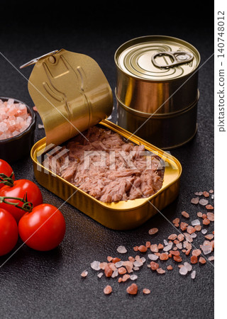 Fish, canned tuna chunks in brine for sandwiches and salads. Canned tuna Fish, canned tuna chunks in brine for sandwiches and salads. Canned tuna 140748012