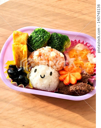 A cute, homemade bento box featuring acorns and mushrooms, perfect for an autumn field trip! A cute, homemade bento box featuring acorns and mushrooms, perfect for an autumn field trip! 140748136