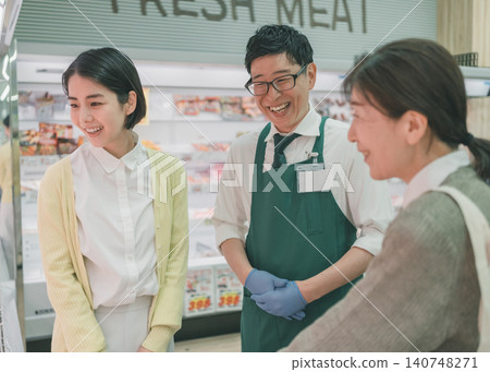 super, supermarket, salesperson 140748271